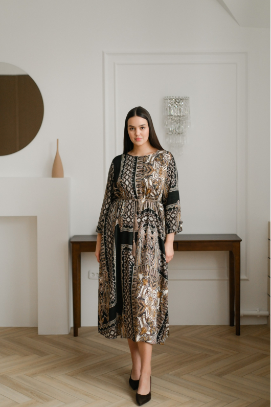 Платье из струящейся ткани длины миди в ярком исполнении 